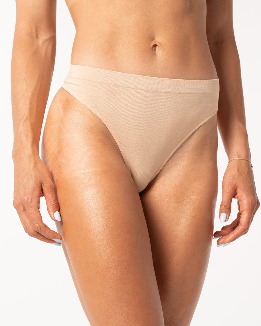 Majtki bezszwowe, stringi bezszwowe w kolorze beżowym.