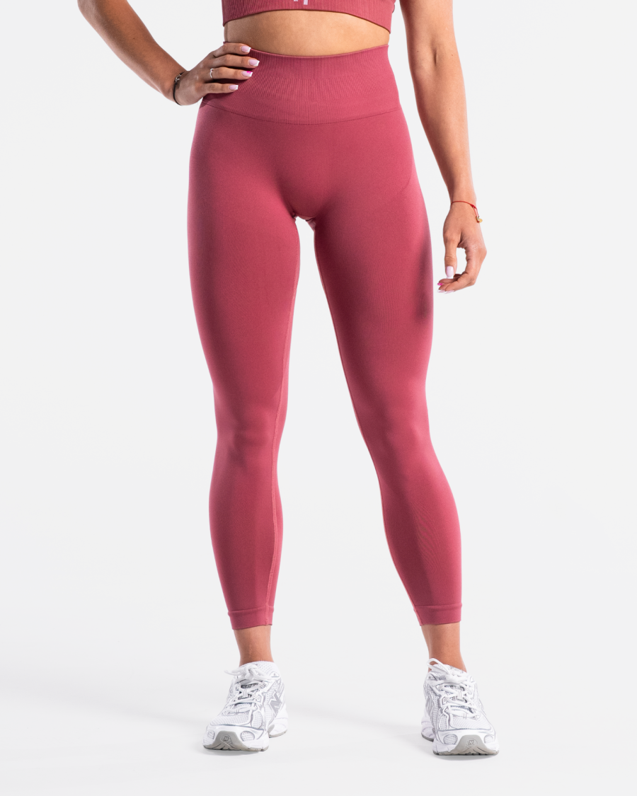 legginsy sportowe bez gumki miedzy posladkami. sa to legginsy bezszwowe. idealne na silownie i do sportu.