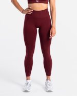 Legginsy sportowe bez scruncha. Nie mają gumki między pośladkami. Są to legginsy bezszwowe.
