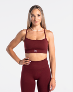 Stanik sportowy z odkrytymi plecami. Piękny tył. Kolor biustonosza to wińsniowy.