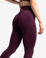 legginsy sportowe w kolorze fioletowym lub śliwkowym. legginsy sportowe fioletowe, śliwkowe.