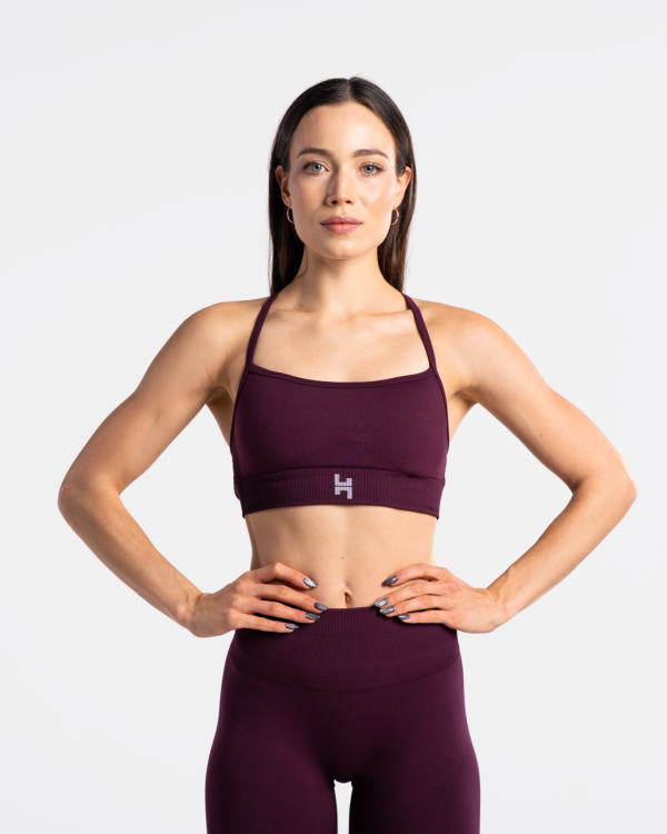 biustonosz sportowy fioletowy. stanik ma kolor fioletowy ale jego odcień jest też trochę w stronę śliwkowego.