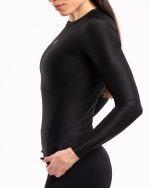 czarna koszulka sportowa damska z długim rękawem. na siłownię, do biegania. czarny longsleeve damski.